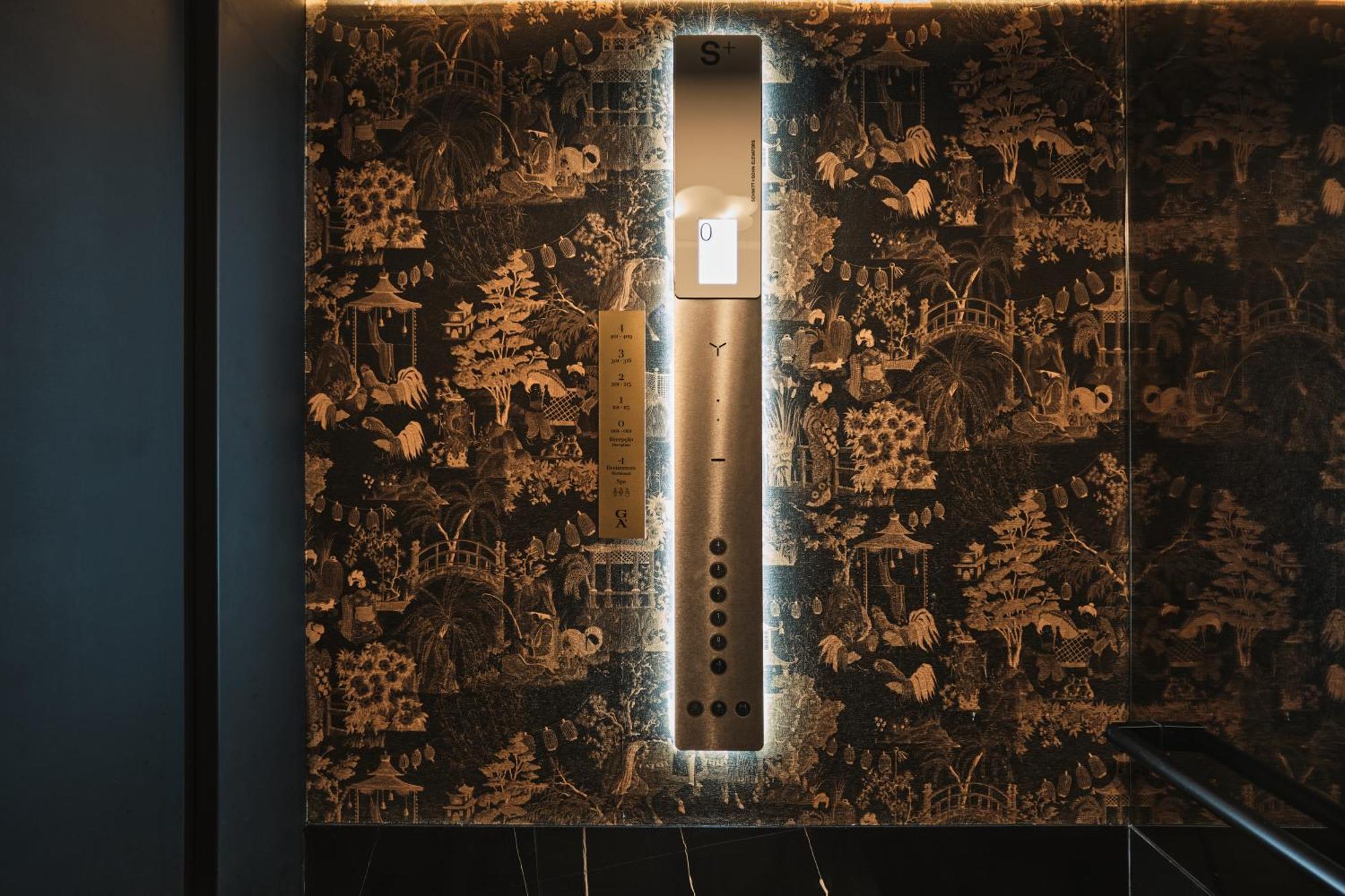 Ga Palace Hotel & Spa, A Xixth-Century Villa OOporto Extérieur photo A backlit onyx panel