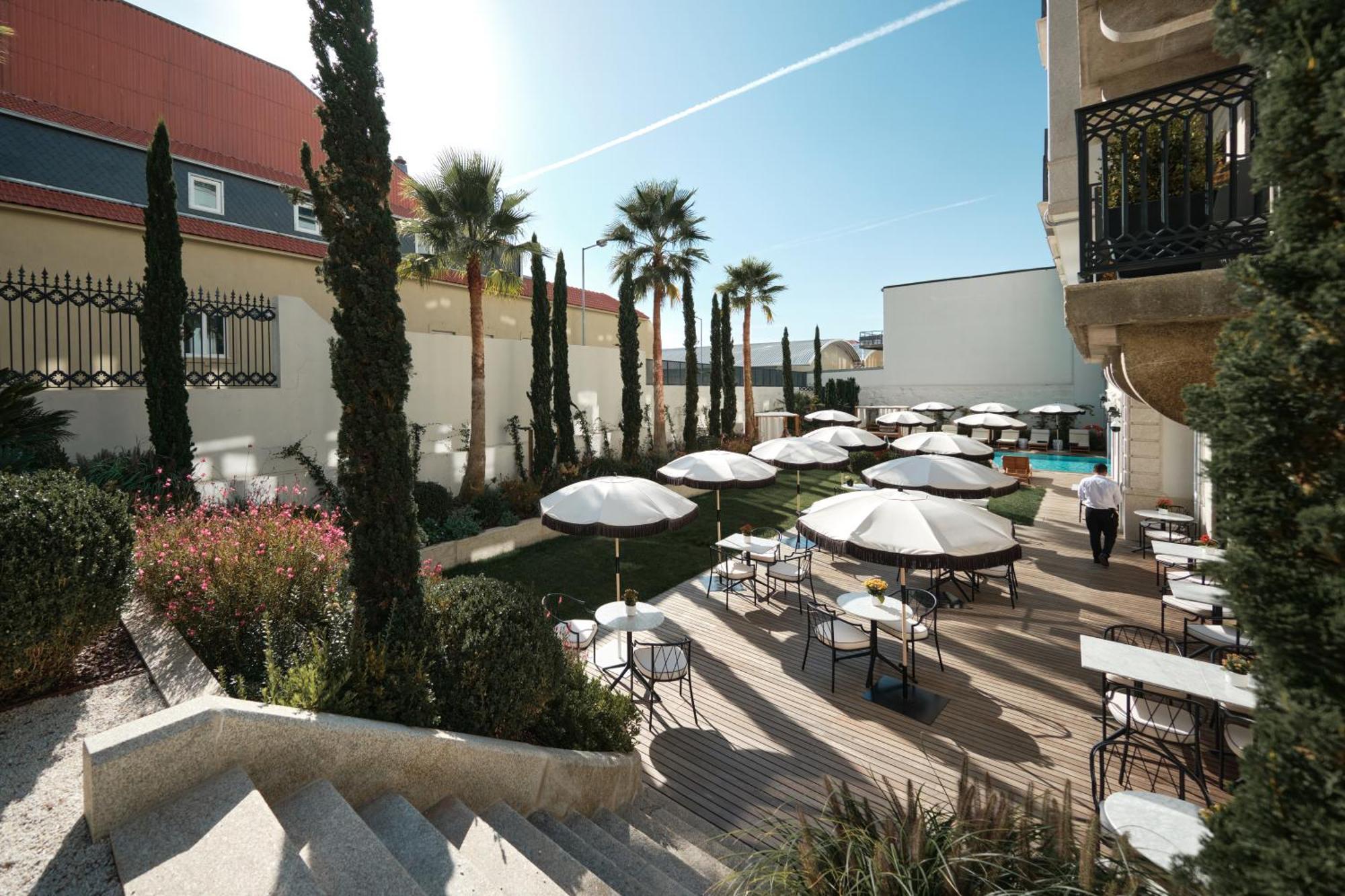Ga Palace Hotel & Spa, A Xixth-Century Villa OOporto Extérieur photo The hotel's courtyard