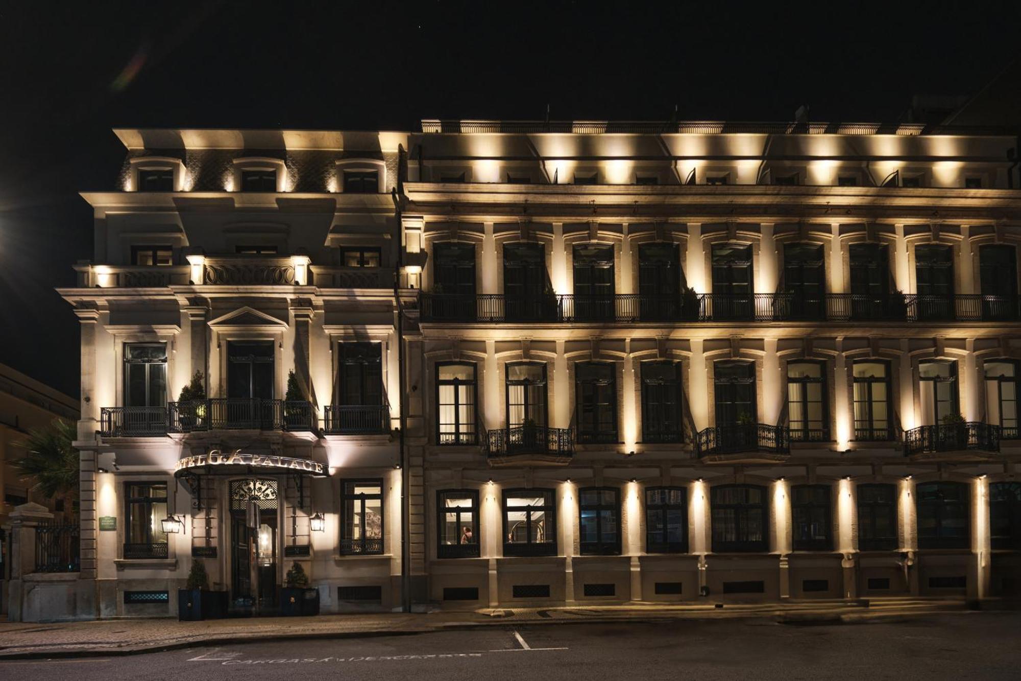 Ga Palace Hotel & Spa, A Xixth-Century Villa OOporto Extérieur photo The hotel at night