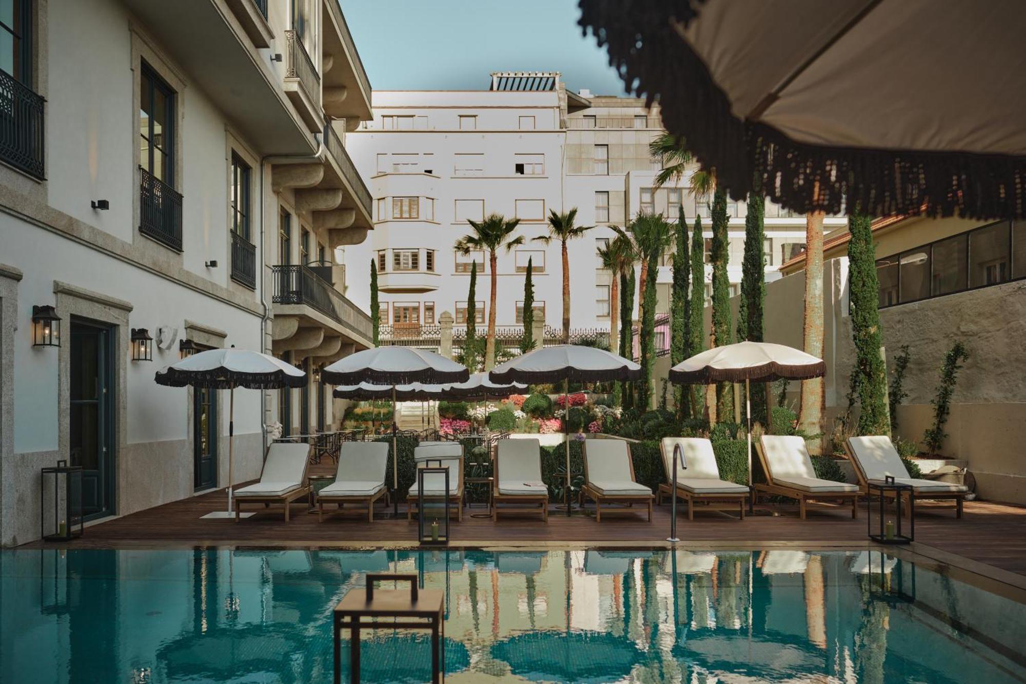Ga Palace Hotel & Spa, A Xixth-Century Villa OOporto Extérieur photo The hotel's pool